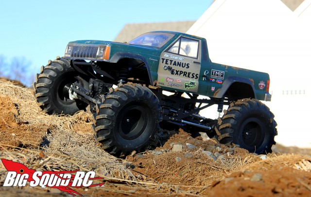 axial_barbarian_rc_megamudtruck