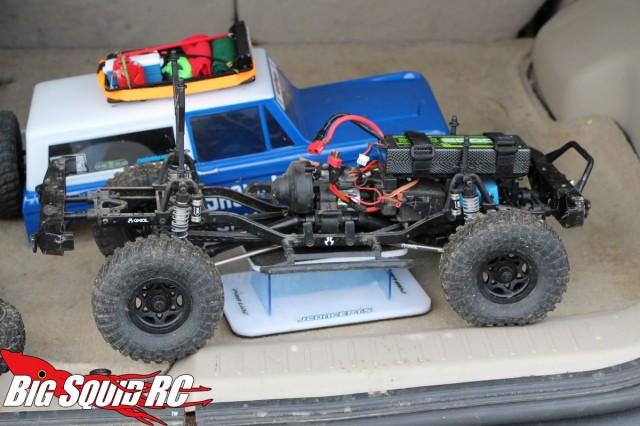 axial scx10 with waterproof hitec servo