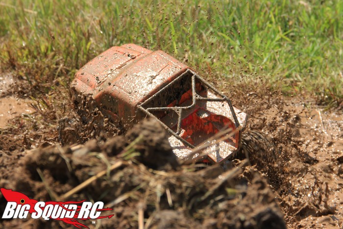 axial-scx10-mudding-teaser