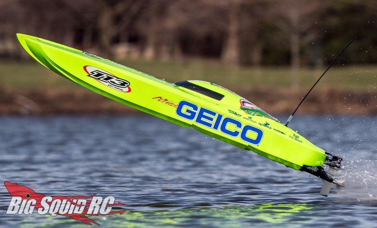 pro boat miss geico zelos 36″ twin brushless catamaran rtr