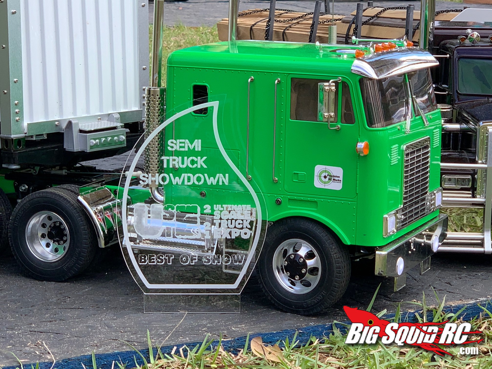 LiveRC - Incredible Monster Energy semi truck scale build carrying