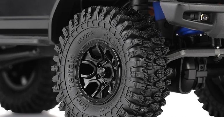 INJORA 1.0 MAVERIX M/T Banden – 52×19mm – Set van 4 (T1026) · Modelsport