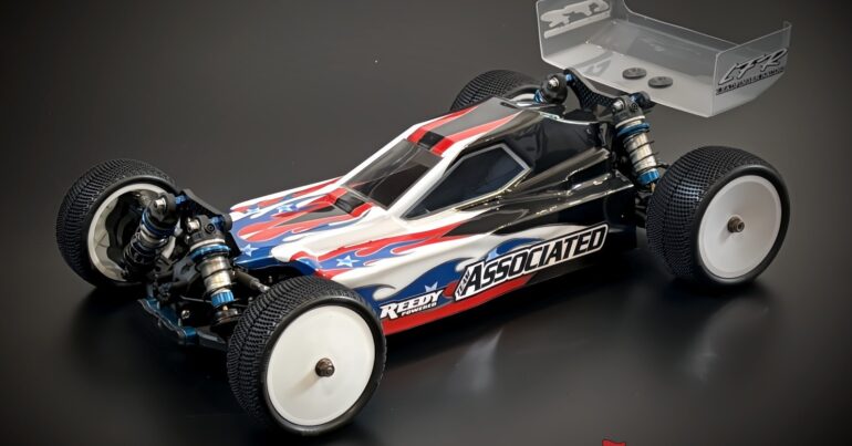 ハイロイン ADDICTED TO YOU [輸入盤] Leadfinger Racing 1/10 Retro-Mod Clear Body for the Associated B74
