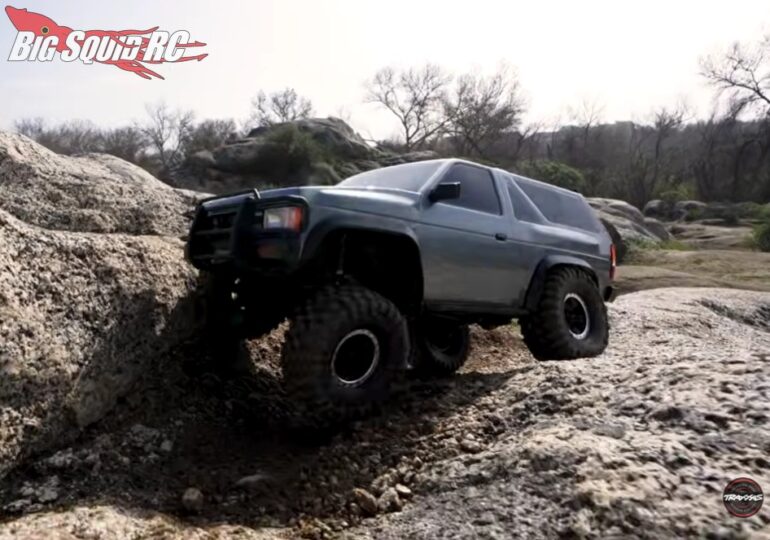 Traxxas TRX-4 Nissan Pathfinder Video